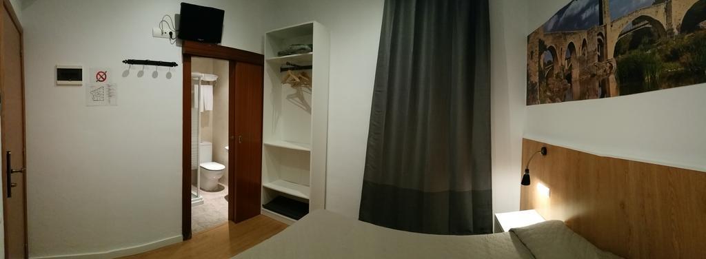 Hostal Restaurante Cornella Cornellà de Llobregat Exteriér fotografie