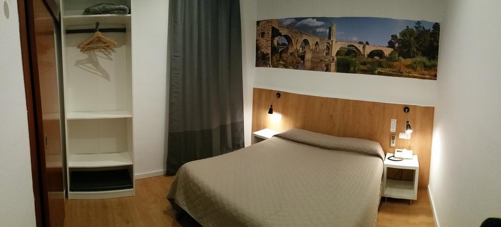 Hostal Restaurante Cornella Cornellà de Llobregat Exteriér fotografie