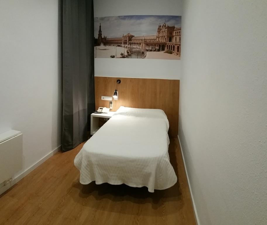 Hostal Restaurante Cornella Cornellà de Llobregat Exteriér fotografie