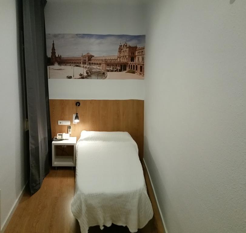 Hostal Restaurante Cornella Cornellà de Llobregat Exteriér fotografie