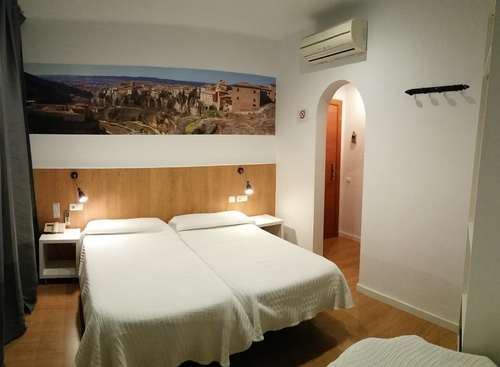 Hostal Restaurante Cornella Cornellà de Llobregat Exteriér fotografie
