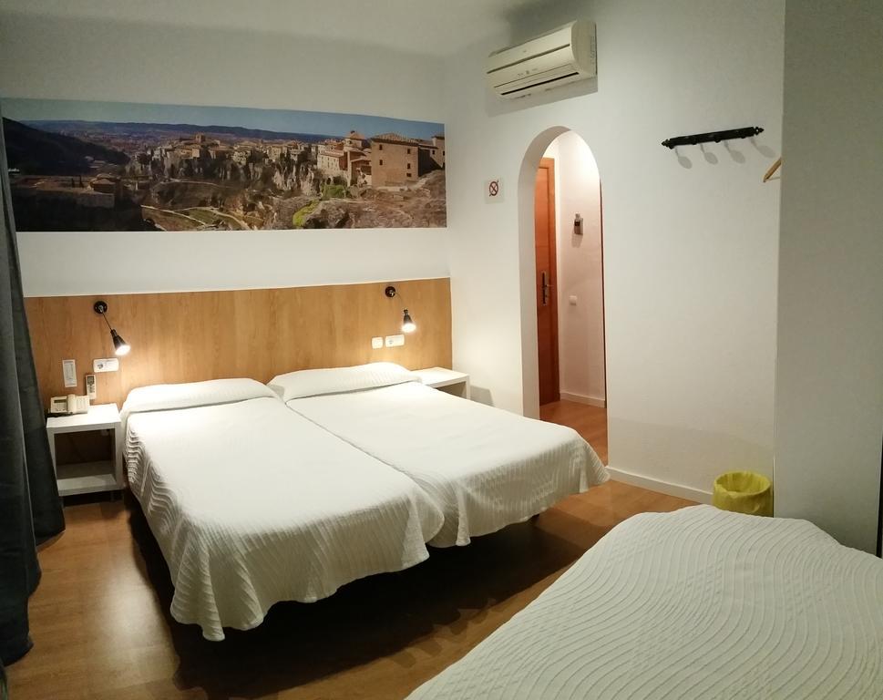 Hostal Restaurante Cornella Cornellà de Llobregat Exteriér fotografie