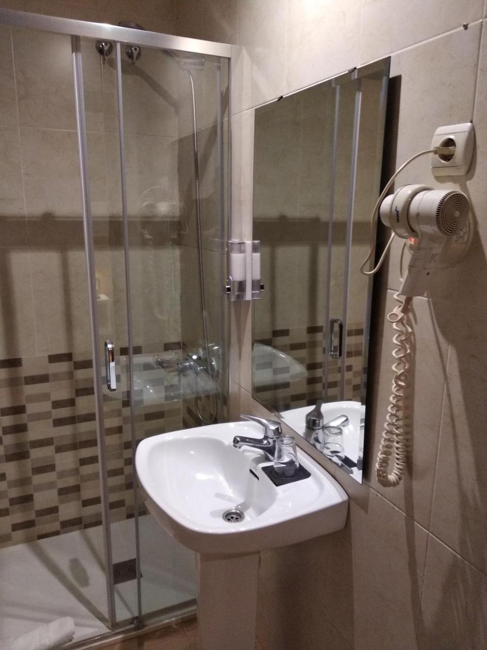 Hostal Restaurante Cornella Cornellà de Llobregat Exteriér fotografie