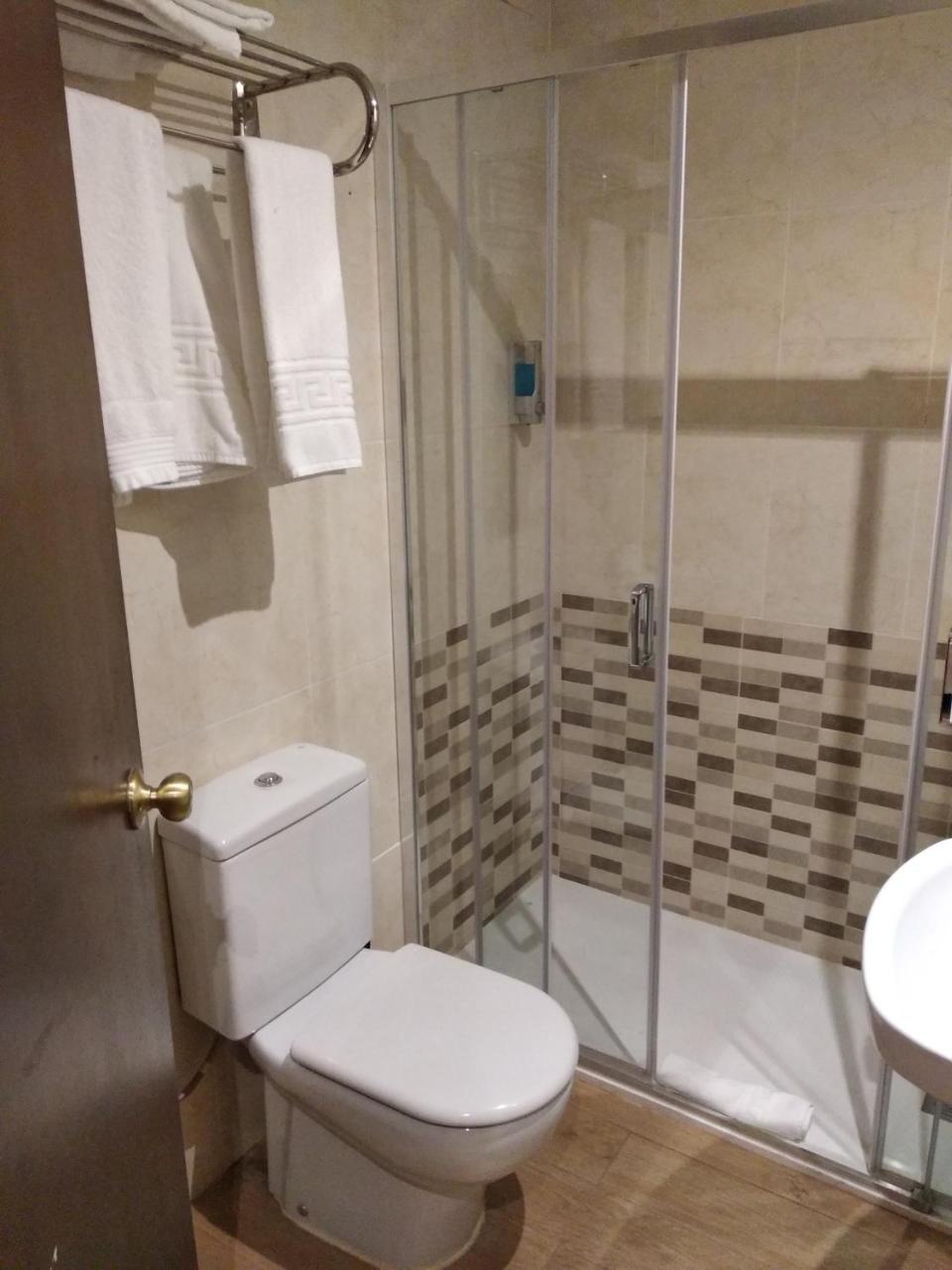 Hostal Restaurante Cornella Cornellà de Llobregat Exteriér fotografie